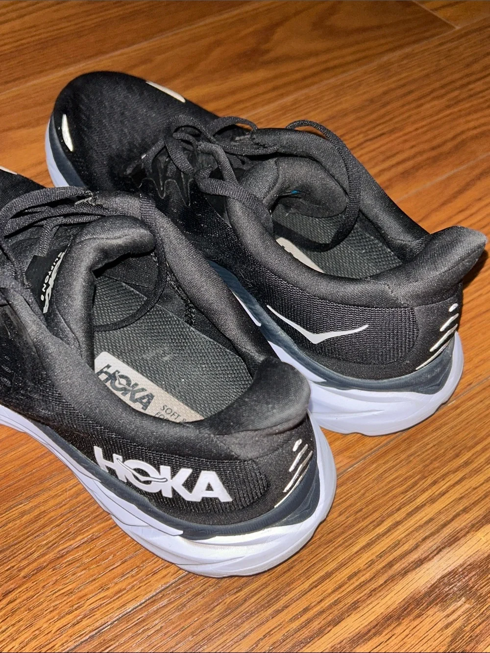 Hoka One One Men’s Clifton 8 Sneaker Size 8.5D Black/White 1119393 BWHT Running
